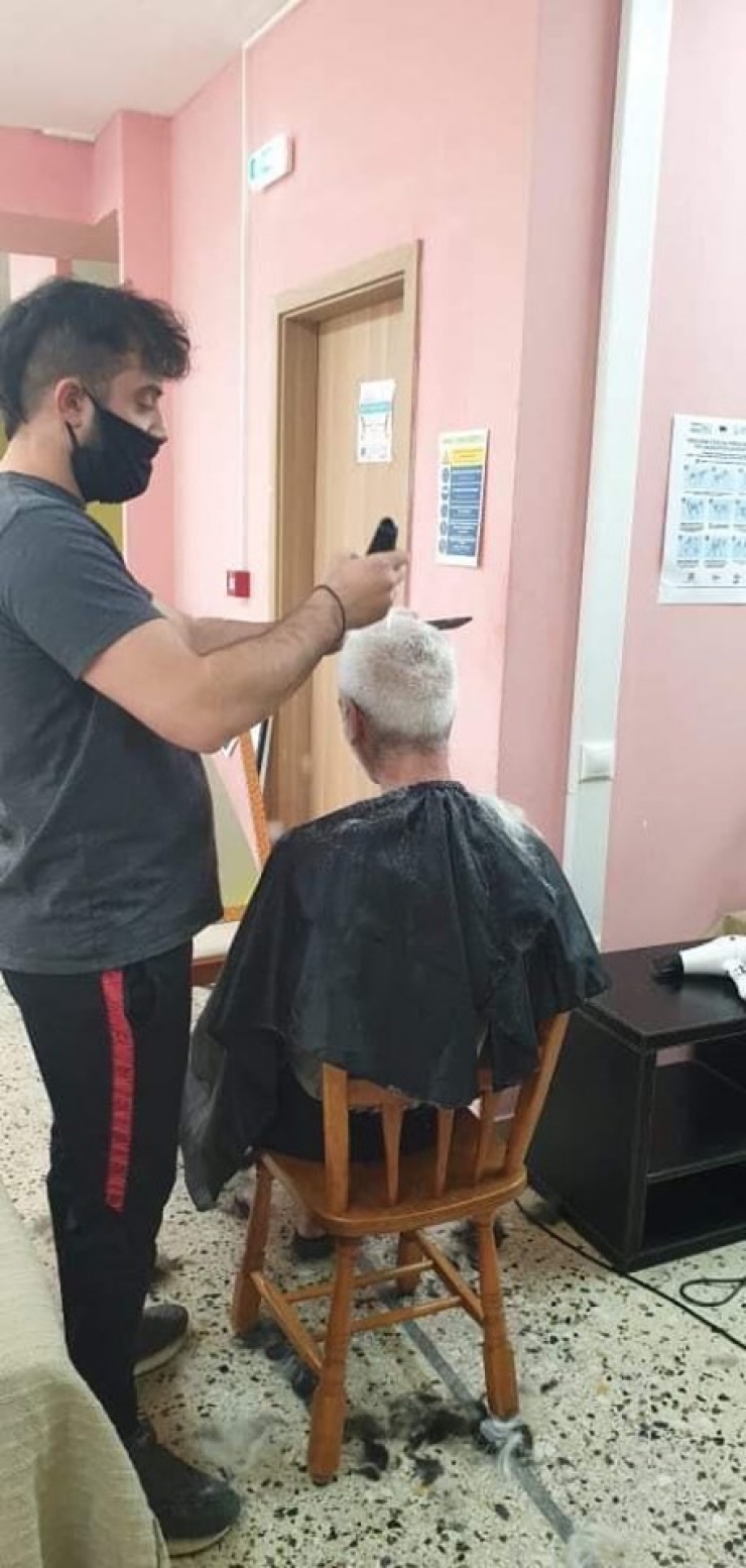 ΠΕΡΙΠΟΙΗΣΗ ΜΑΛΛΙΩΝ ΣΤΟΥΣ ΩΦΕΛΟΥΜΕΝΟΥΣ ΤΩΝ ΔΟΜΩΝ